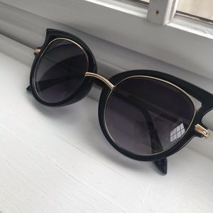 Cat-eye Diva Dark Sunglasses